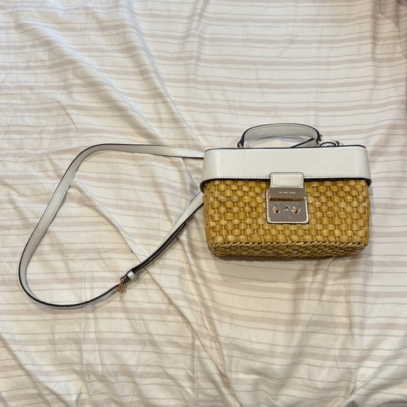 Michael Kors basket weave bag - Picture 2 of 7